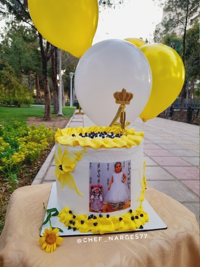 عکس کیک اسفنجی(با سه قلم مواد)