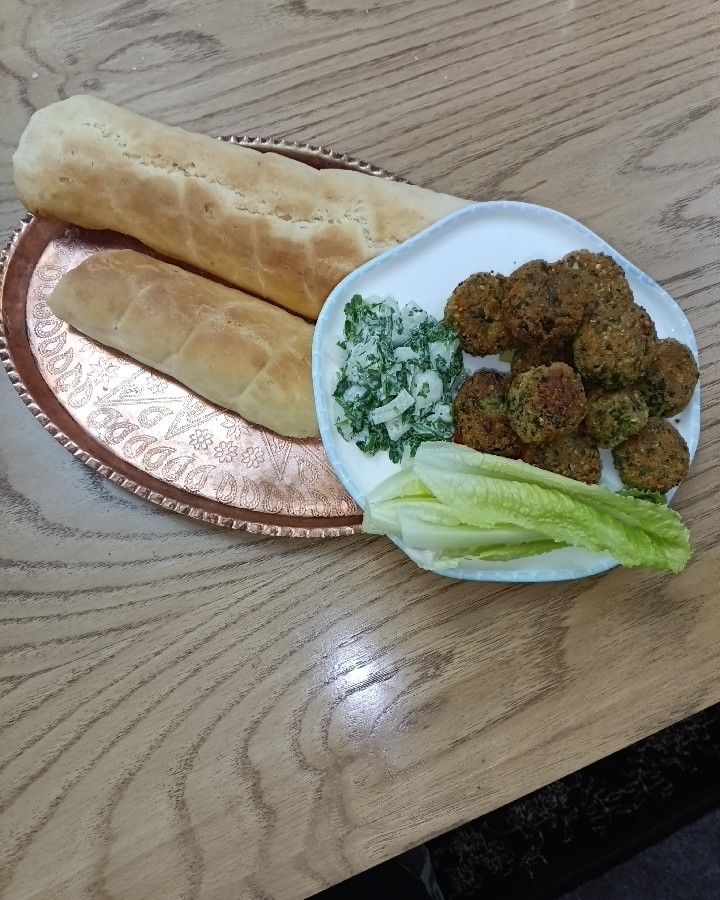 فلافل آبادان و نون باگت خونگی تقدیم نگاه مهربون شما 