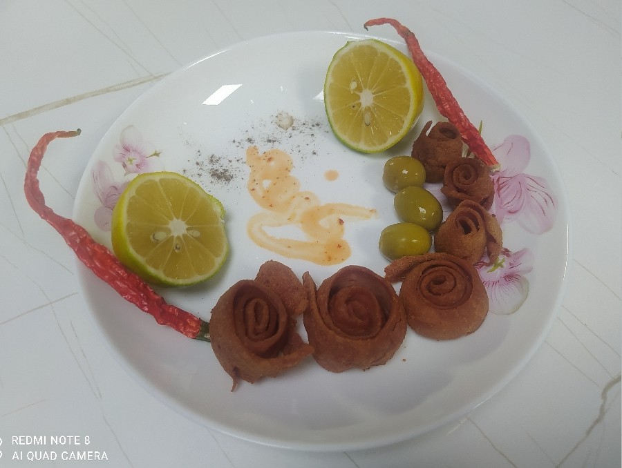 سوسیس حلزونی با دورچین 