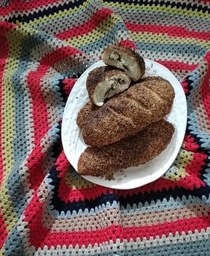 عکس لقمه پنیر گردو