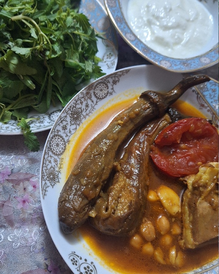 گوشت و بادمجووون 