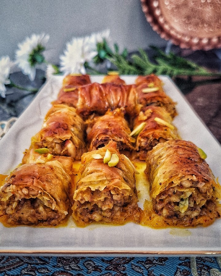 عکس شیرینی باقلوا رولی گردویی