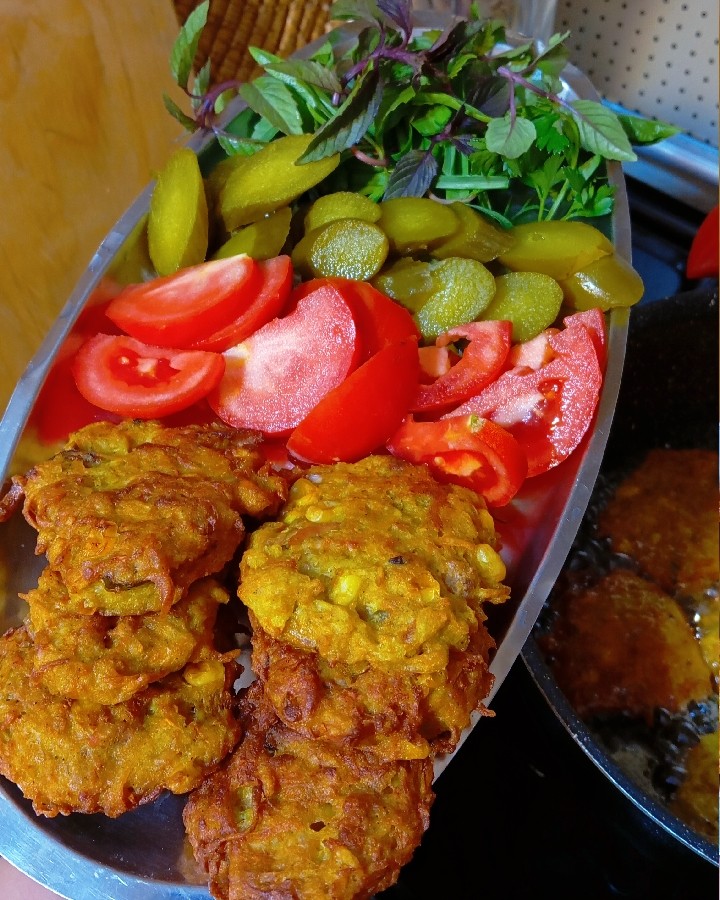 عکس کوکو مرغ و سیب زمینی و ذرت