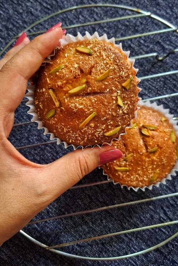 کیک زعفران و پسته