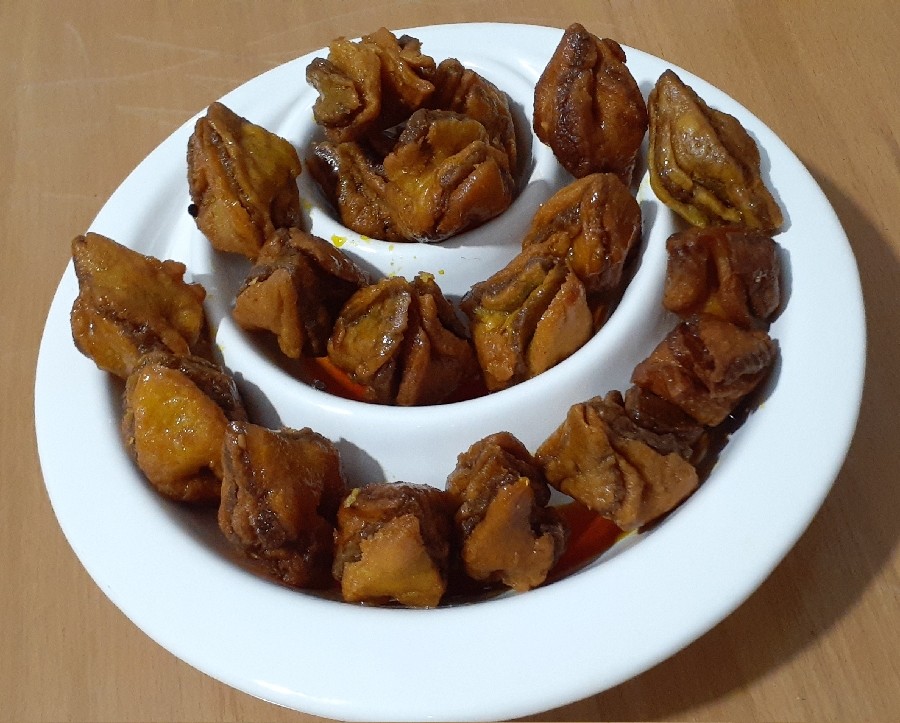 عکس نمیدونم اسمشوچی بذارم ولی یه شیرینی فوری وخوشمزه