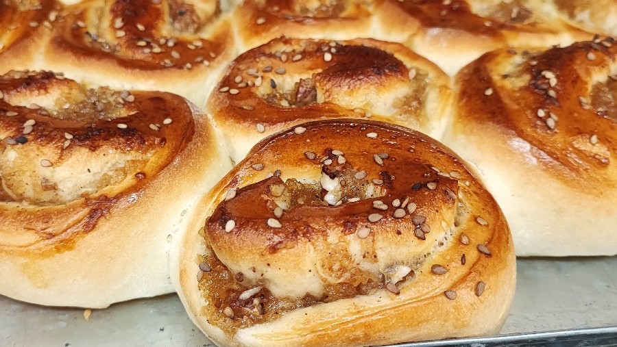 عکس نان رول سیب و دارچین