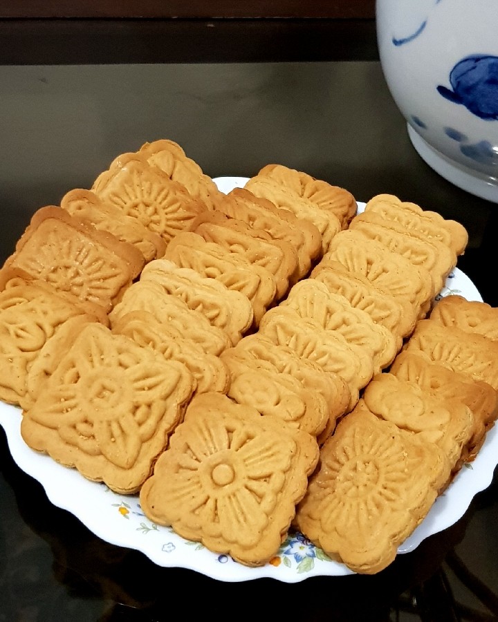 عکس بیسکویت لوتوس