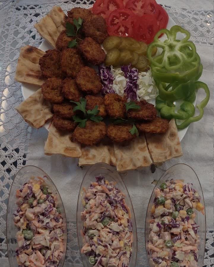 عکس کتلت و سالاد اندونزی