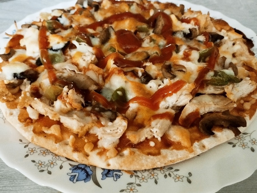 عکس پیتزا مرغ و قارچ (کاری)