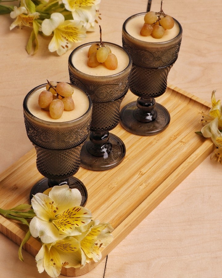 دسر ماست و‌ شیره انگور 