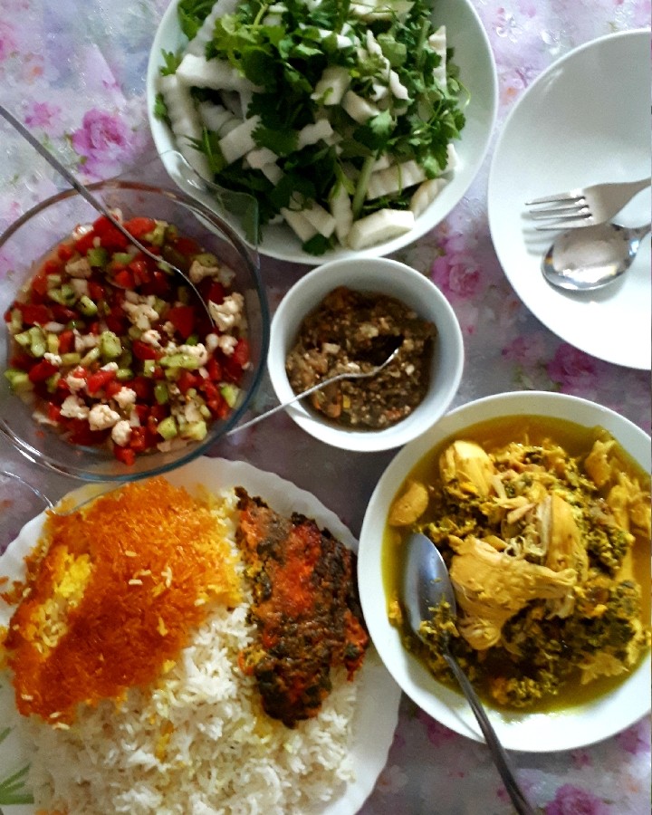 ناهار ؛ خورشت سیر قرمه # جاتون خالی همراهان خوبم#