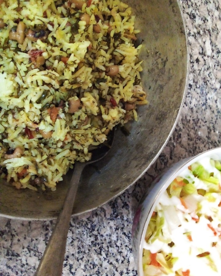 لوبیا چشم بلبلی پلو با مرغ 