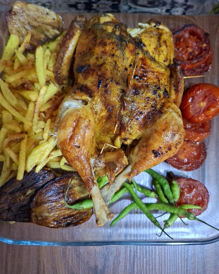 سلام دوستان روزتون بخیر حال احوالتون خوبه?
ناهار امروز مرغ شکم پر بود جای عزیزان سبز ??