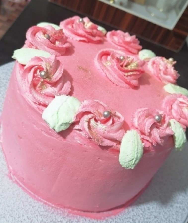 اولین کیکم ک از کلاس های خانم سراجی درست کردم بماند ب یادگار???