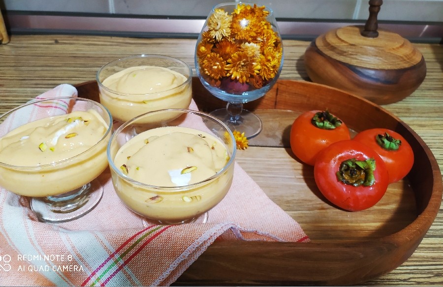 بستنی موز و خرمالو 
