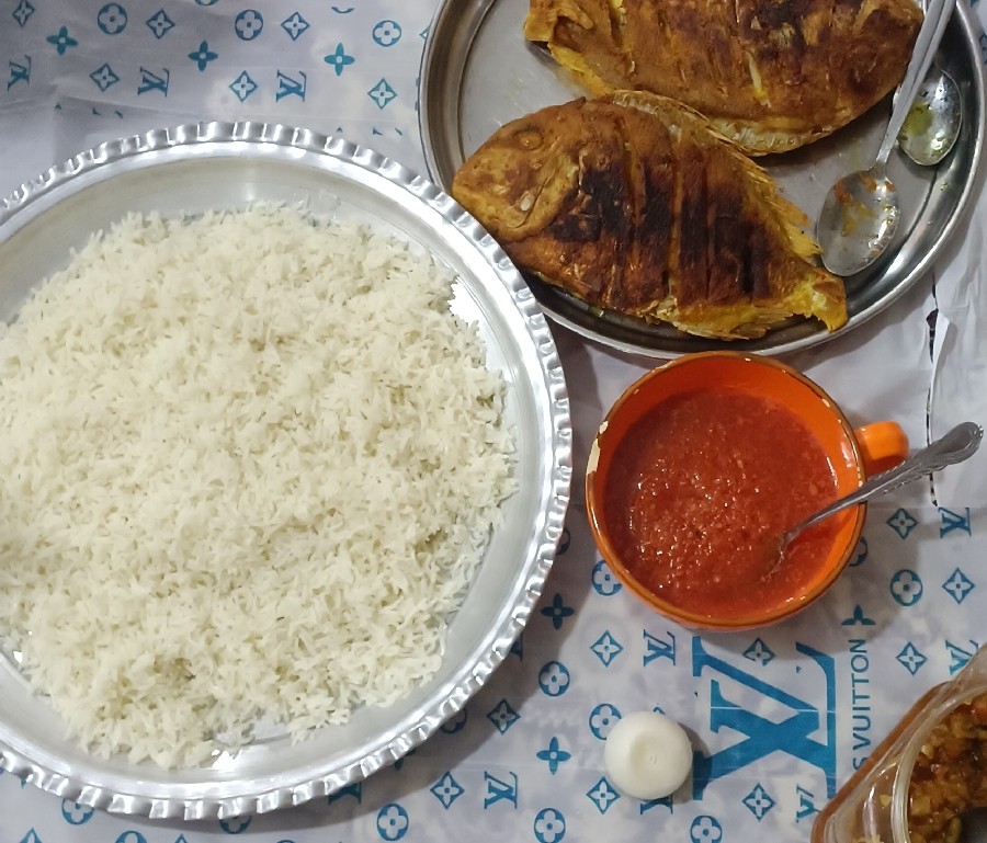 خدایا گشایشی ایجاد کن
برای دل هایی که با بغض صدایت می کنند