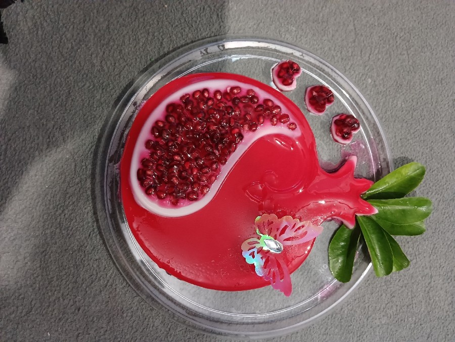 درهر مکان که اراده کنم
تو هستی جایی در حوالی من انگار
گاهی هم نزدیکتر?