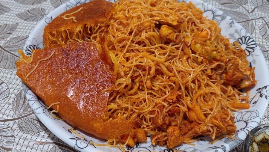 اسپاگتی یا همون ماکارونی 