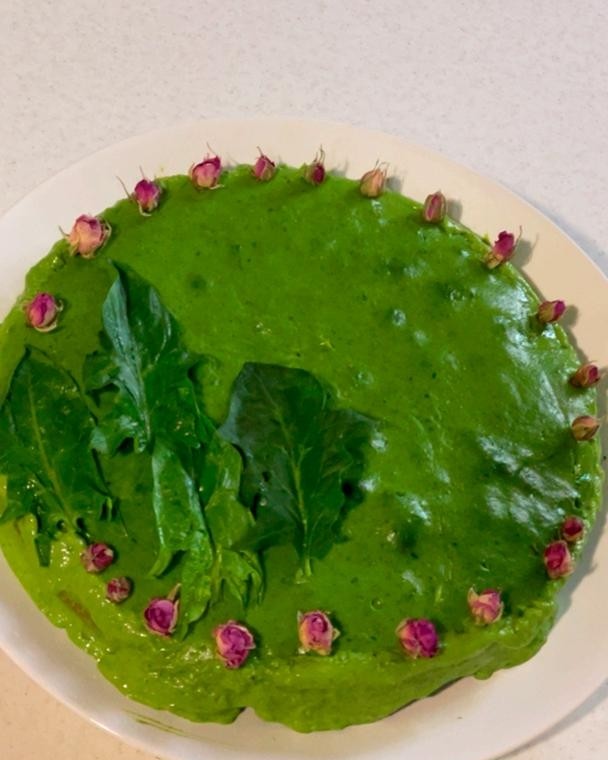 کیک اسفناج با سس اسفناج