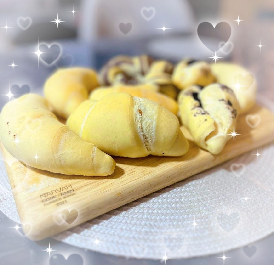 کروسان و نان شکلاتی