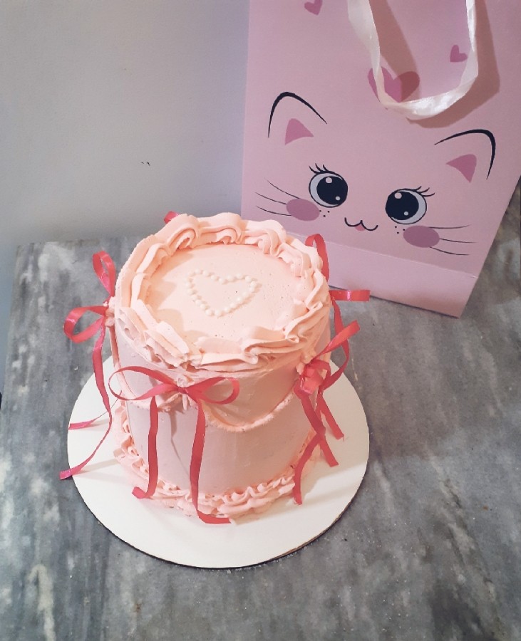 کیک وینتیج پاپیونی 