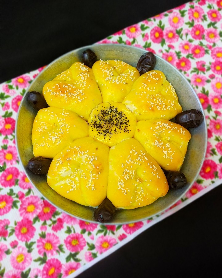 نان خرمایی. پیراشکی مرغ 