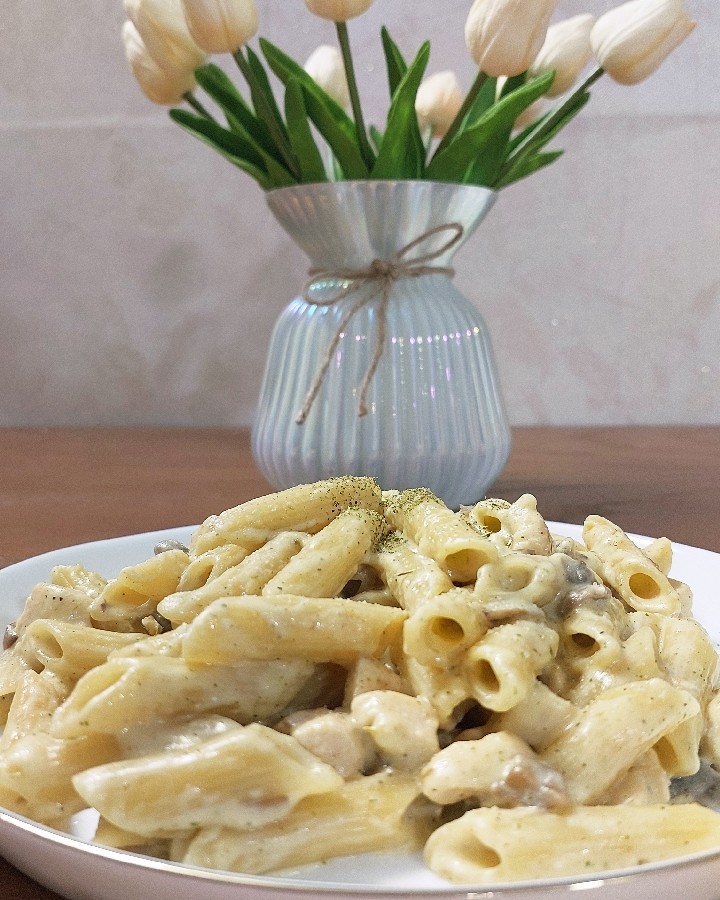 پاستاآلفردوهمراه بامرغ?