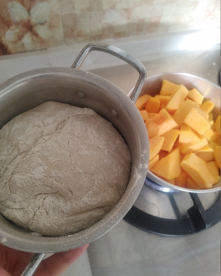 عکس مرحله 1 تهیه نان کدوحلوایی با چونه نانوایی