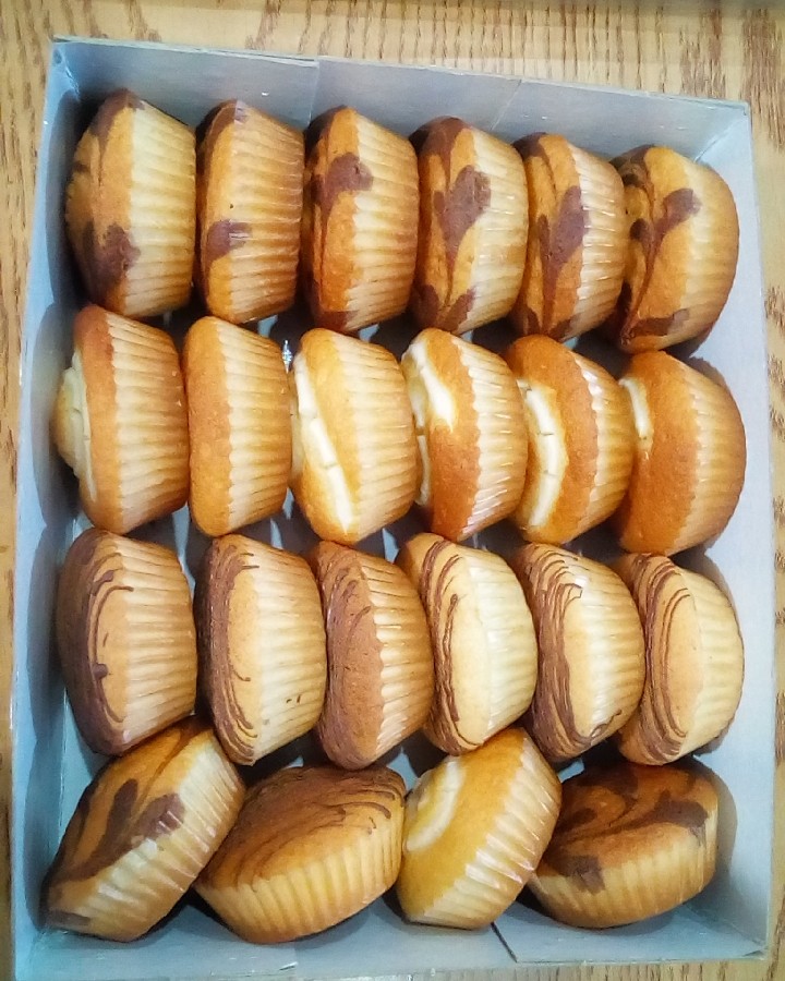 جعبه ترکیبی 
(پای سیب، کیک کرمدار، کیک دو رنگ) 