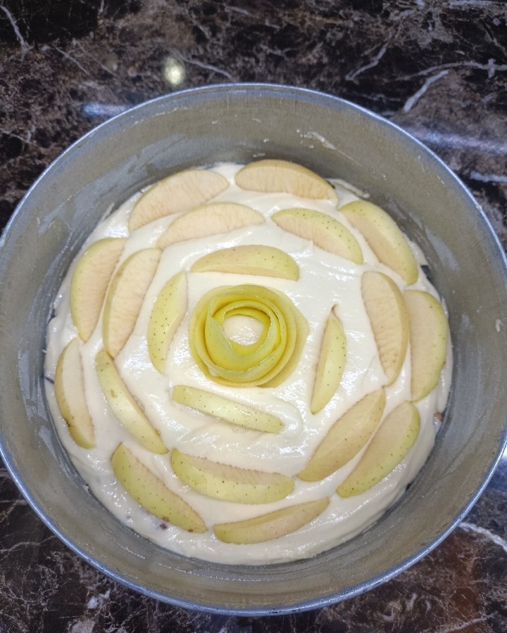 عکس مرحله 3 تهیه کیک سیب و دارچین