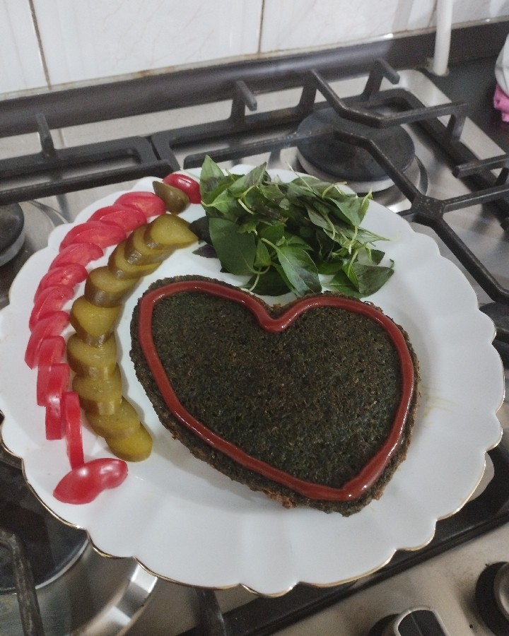 کوکو سبزی برای همسر 