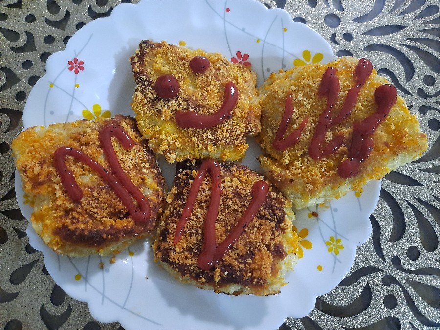 پیراشکی سوخاری با نان تست