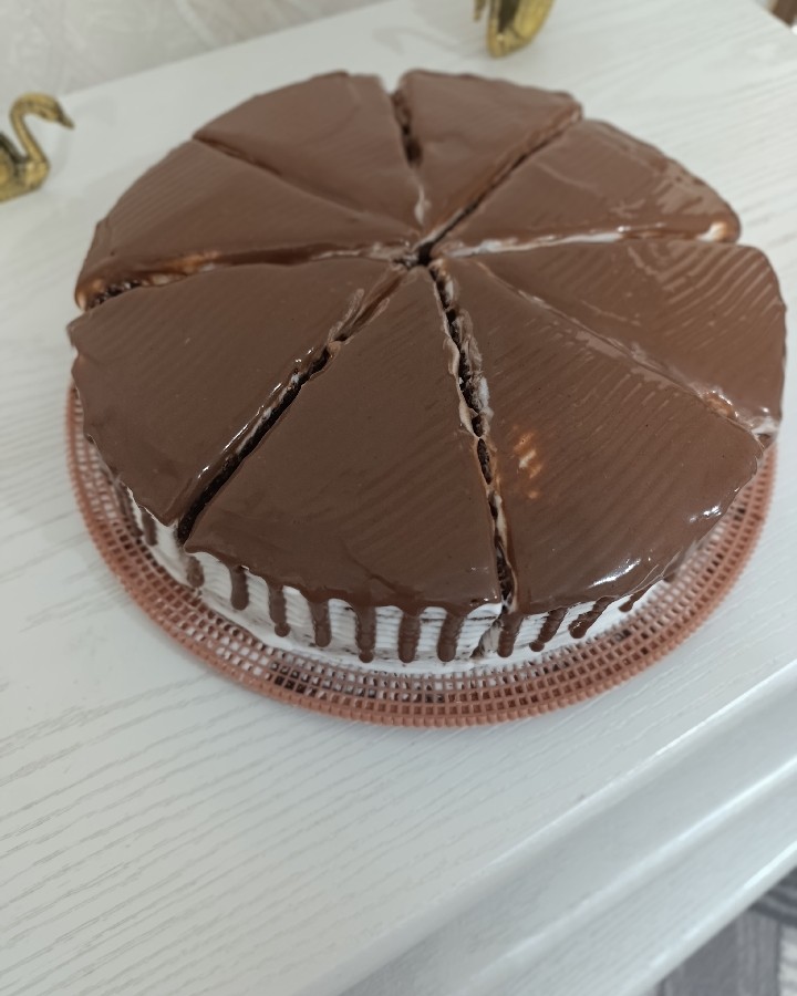 کیک خامه ای با رویه شکلاتی