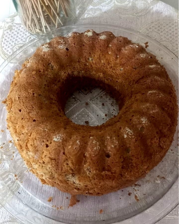 کیک ساده وانیلی داخلش پر گردو ریختم مزه بهشت میداد