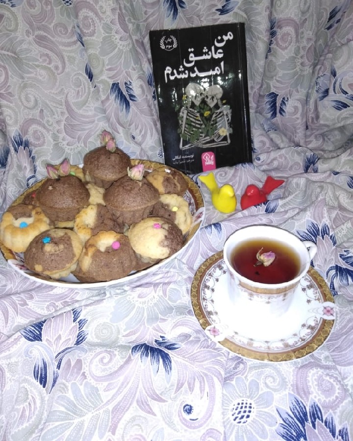 کیک به همراه چایی لب سوز