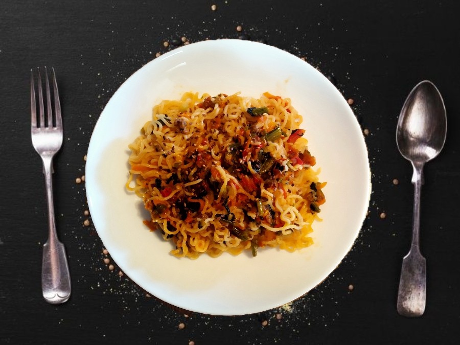 نودل گوشت و سبزیجات