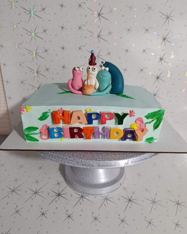 کیک تولد سفارشی با تاپرهای دست ساز