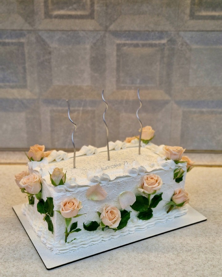 کیک اسفنجی تولد