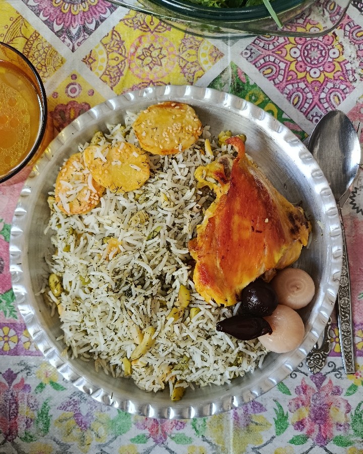 باقالی پلو با مرغ سرخ شده 