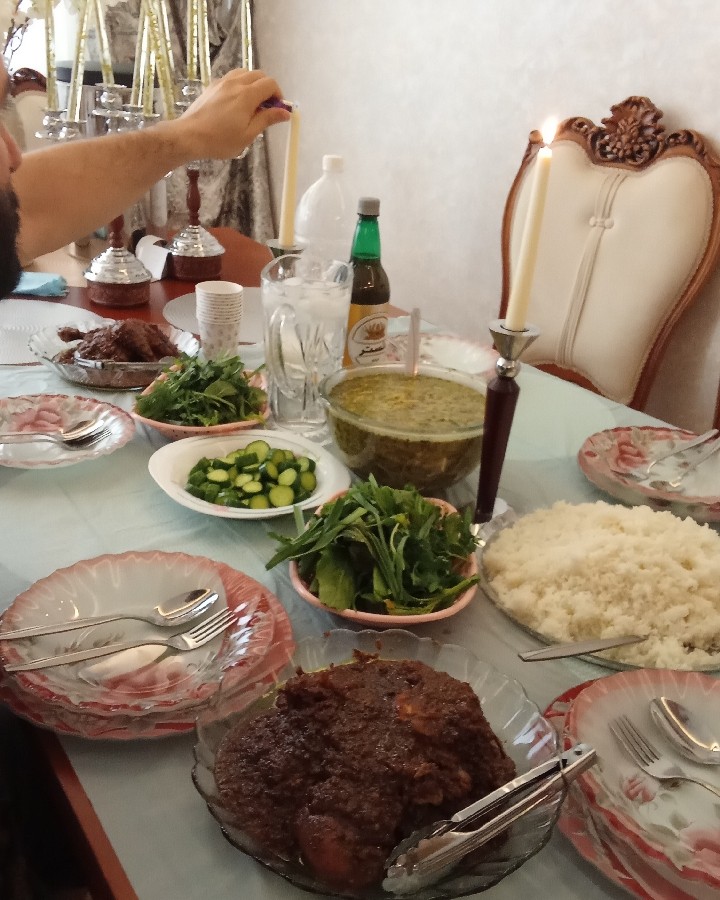 فسنجون خانوادگی .من دوست ندارم فسنجونم شیرین باشه