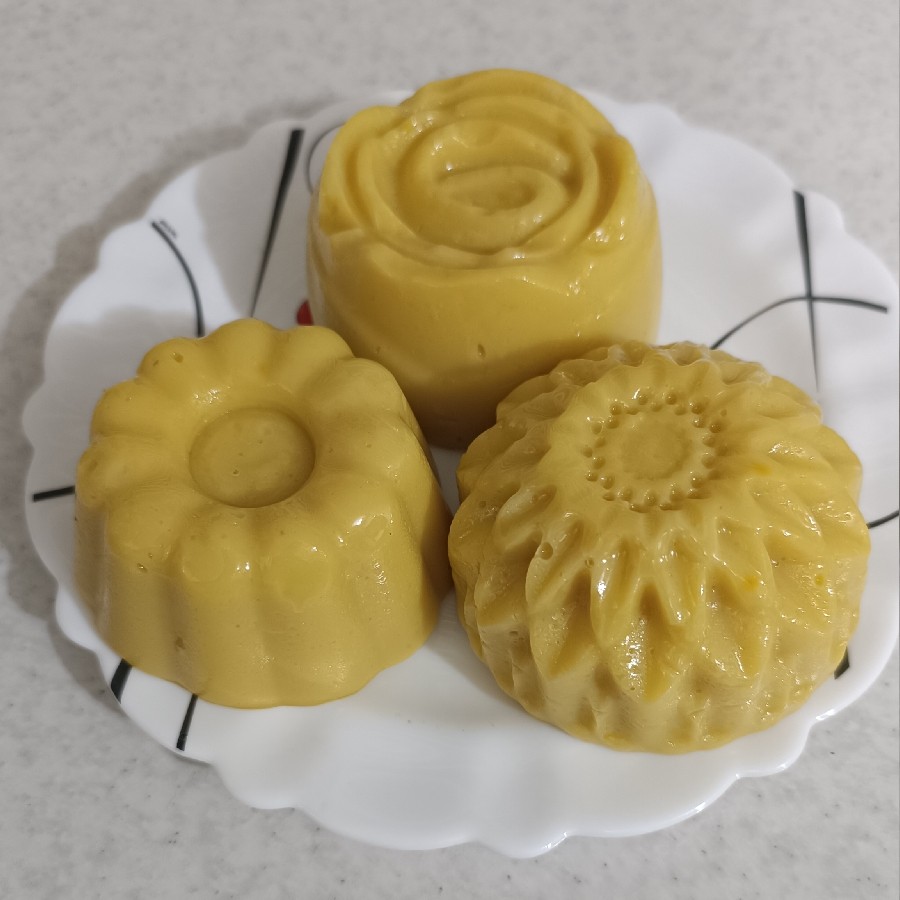 فرنی زعفرانی با عطر زعفرون و گلاب