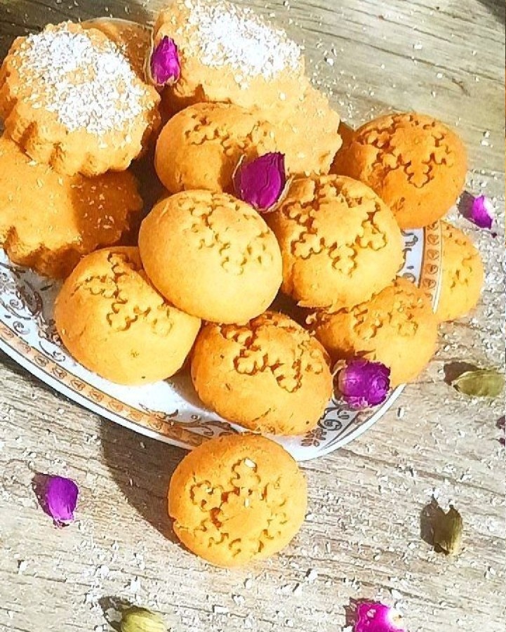 بفرمایید شیرینی نخودی ?