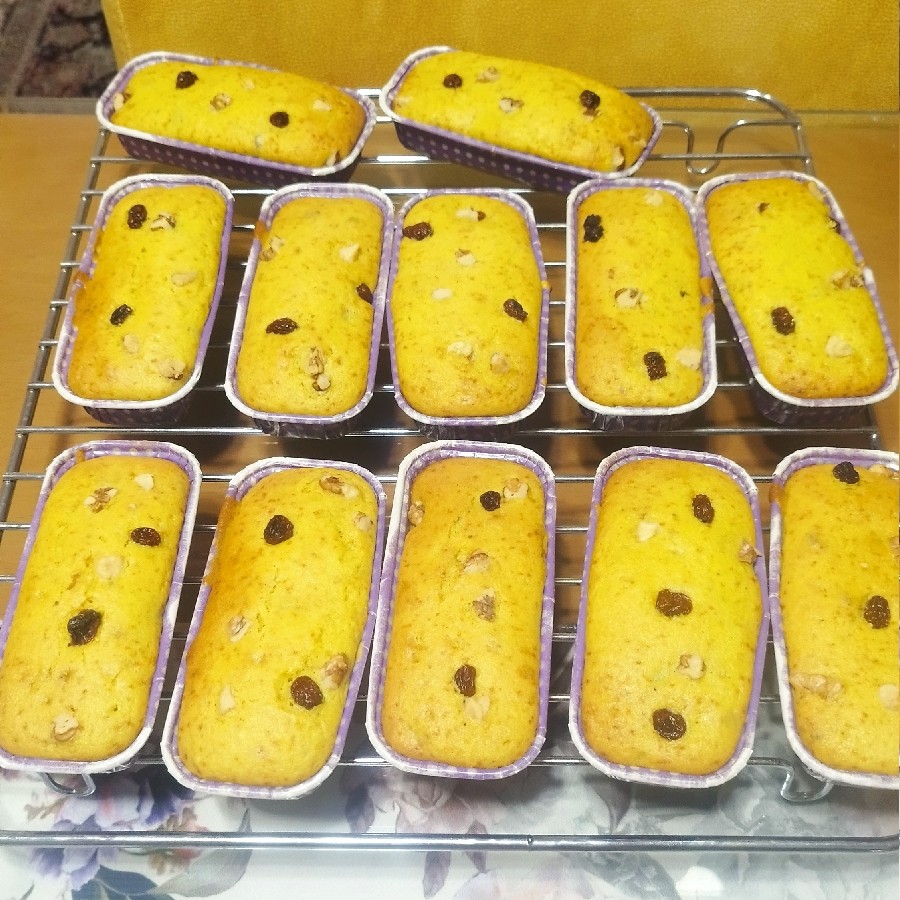 کیک زعفرانی کشمش و گردو