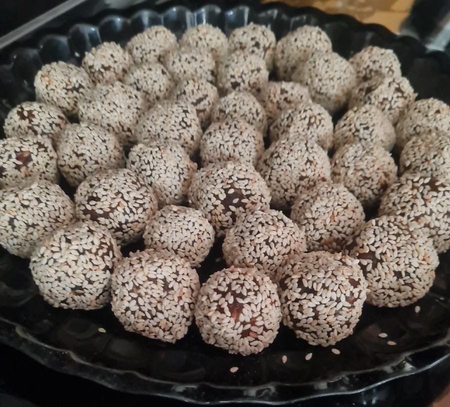 توپک خرما کنجدی 