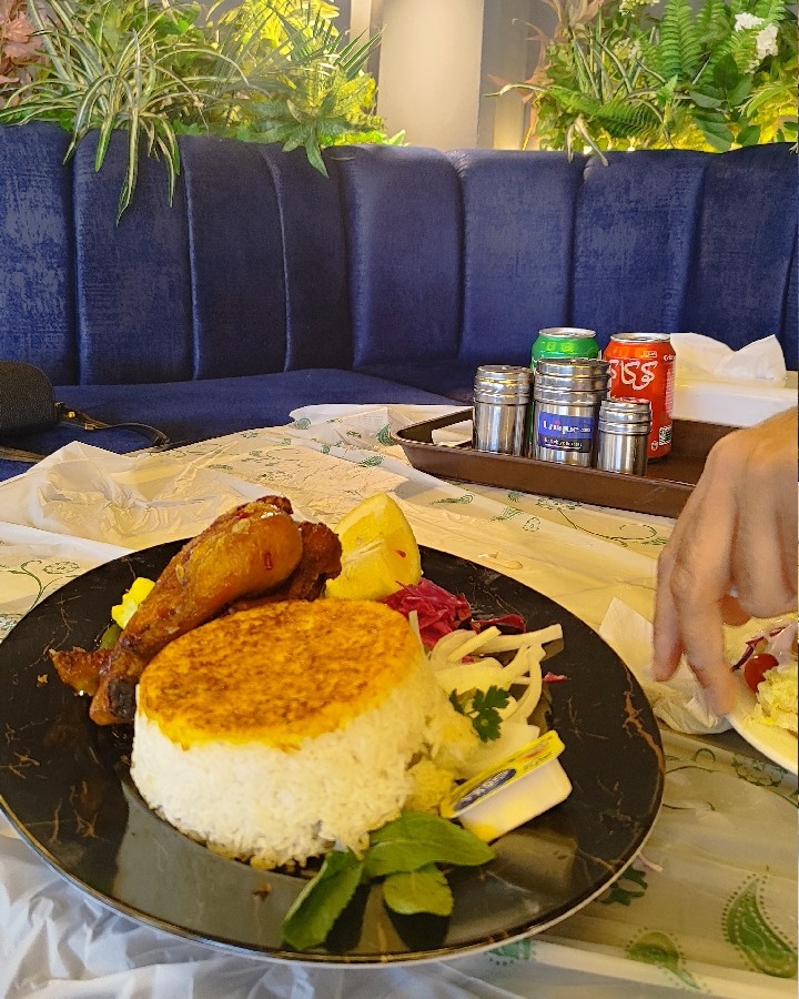 جوجه کبابی و مرغ اکبر ربی ترش 