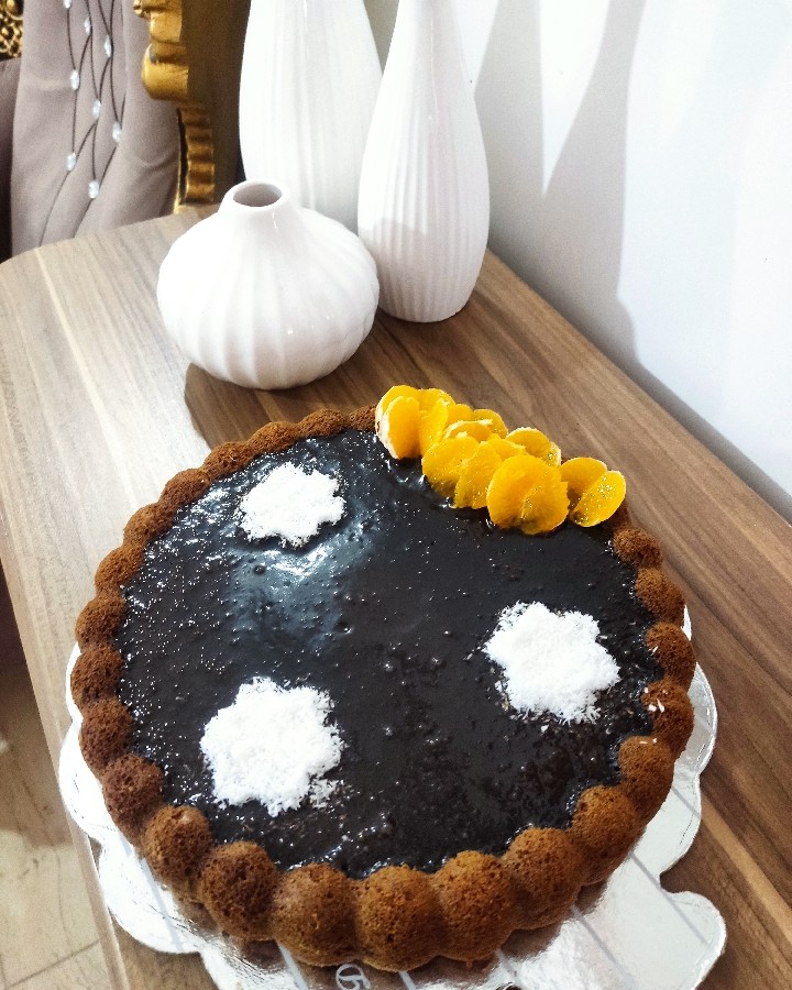 کیک کشمشی با سس شکلات خونگی 