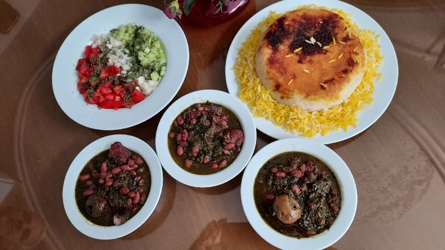 پلو خورشت قورمه سبزی و نان کدو حلوایی 