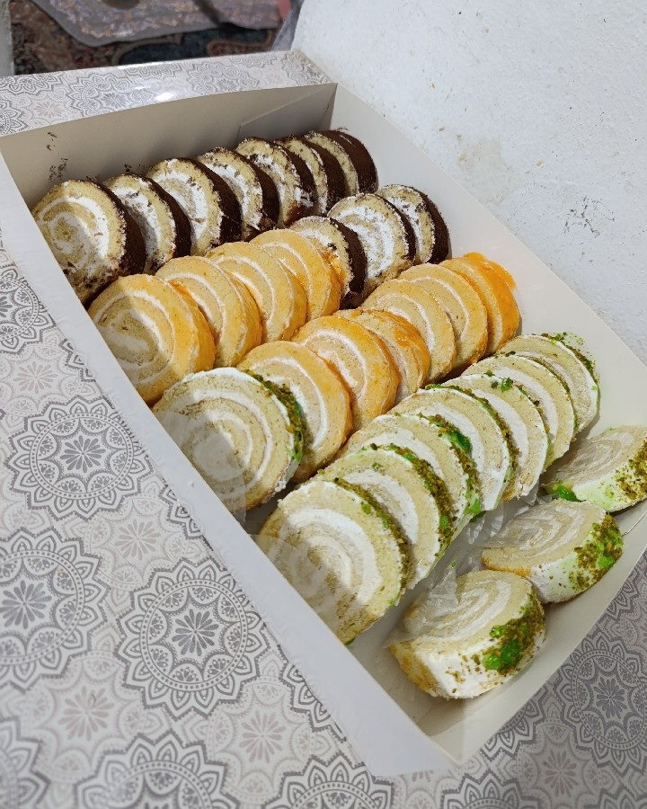 شیرینی رولت خامه ای 