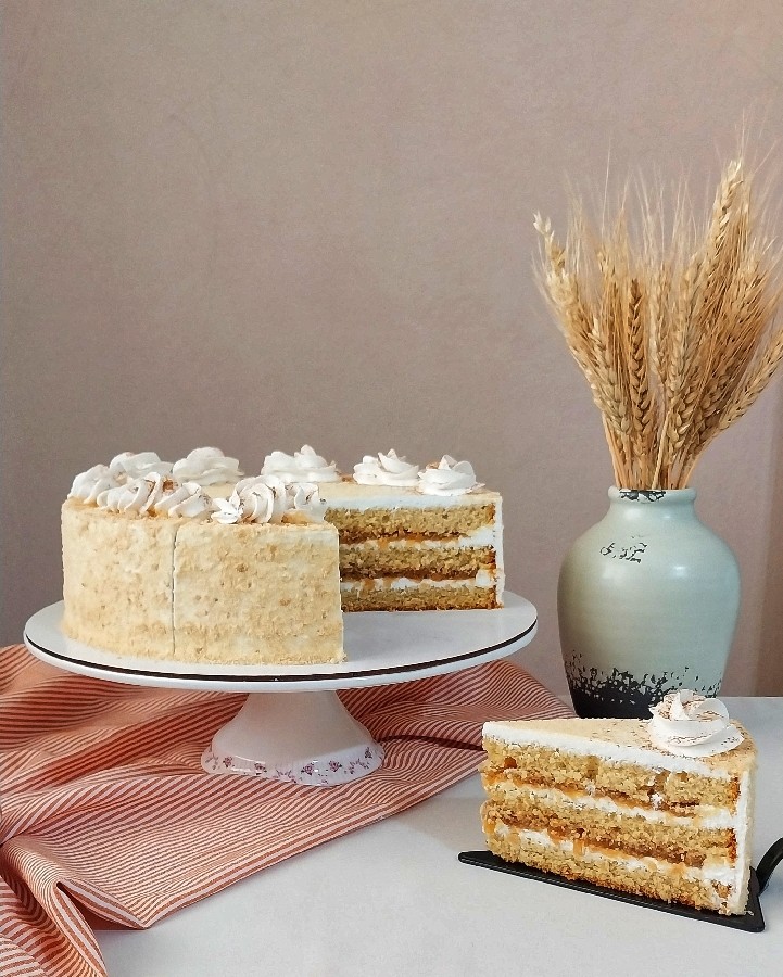 کیک رویال سیب