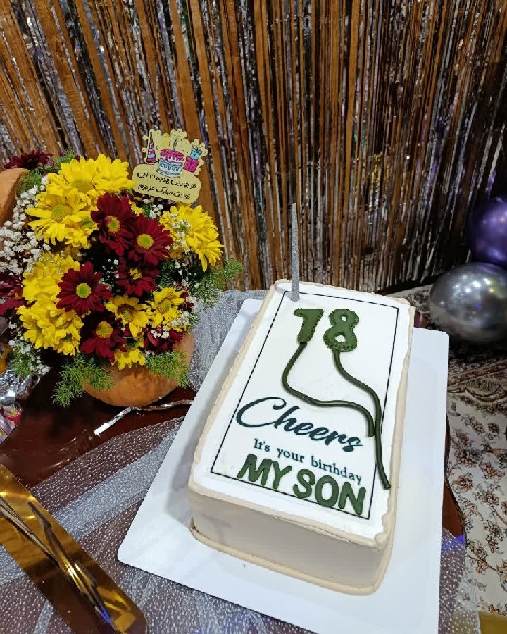 کیک تولد و تزیین کدو با گل 